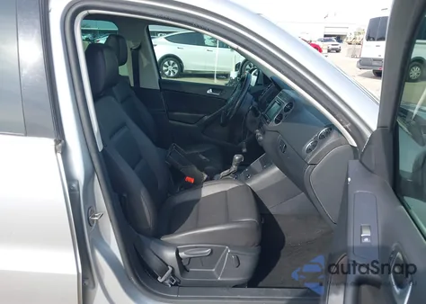 2017 Volkswagen Tiguan 2.0T Wolfsburg Edition из США, поврежденный, VIN WVGRV7AX6HK022898